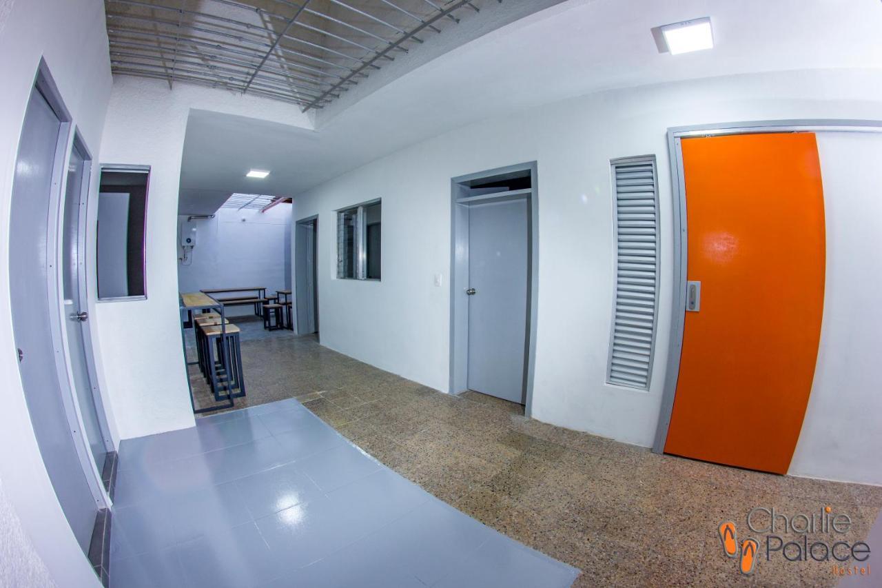 ميديلين Charlie Palace Hostel المظهر الخارجي الصورة