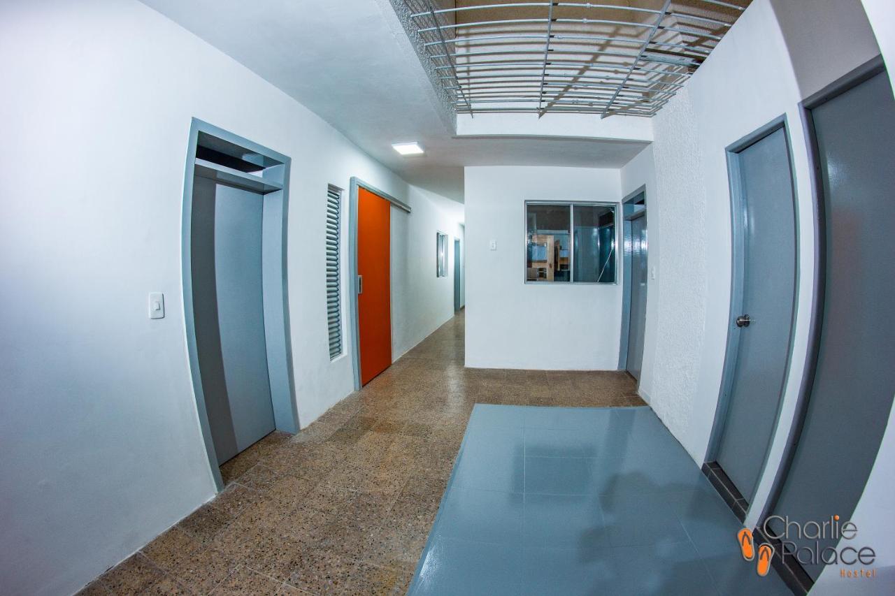 ميديلين Charlie Palace Hostel المظهر الخارجي الصورة