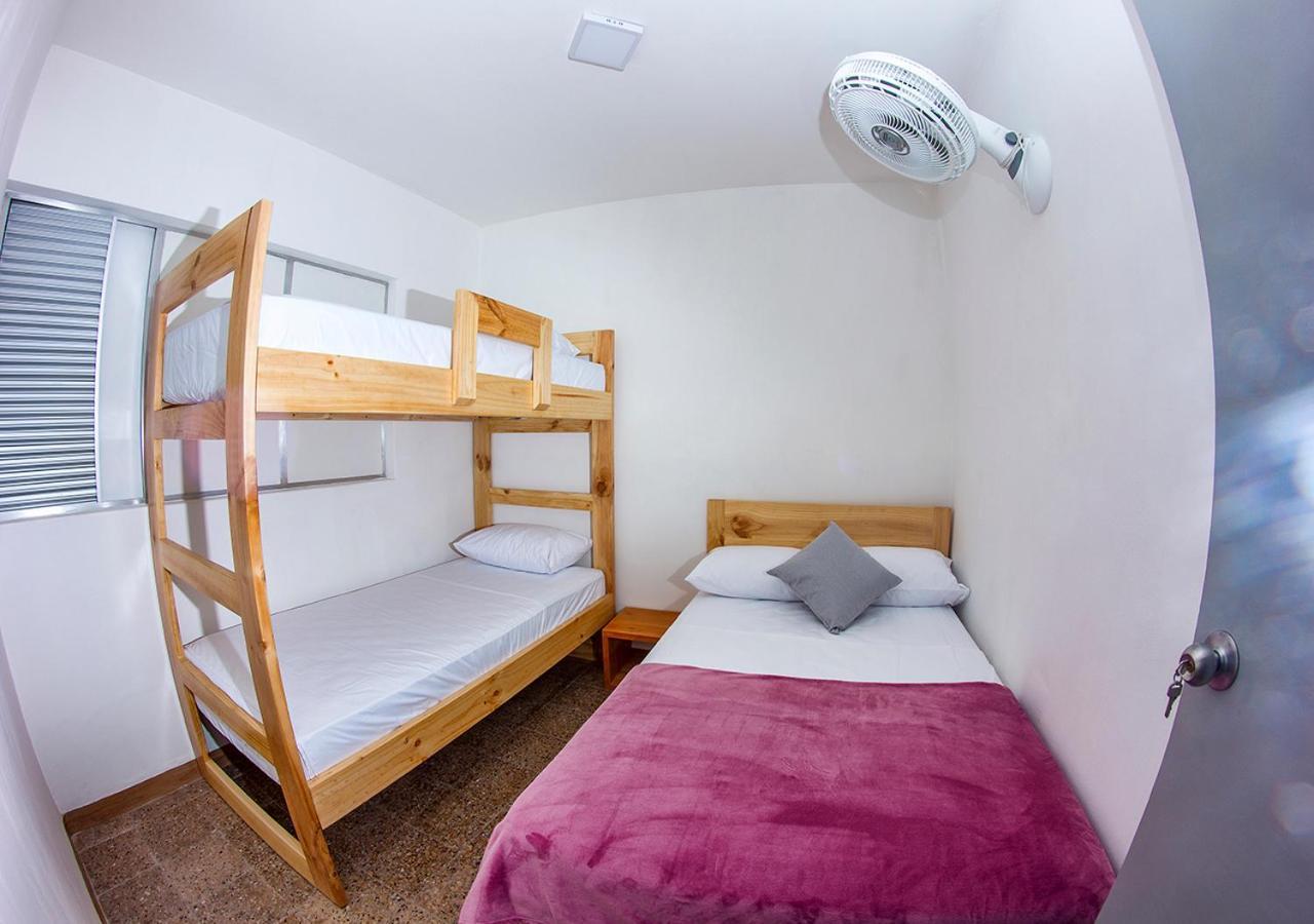 ميديلين Charlie Palace Hostel الغرفة الصورة