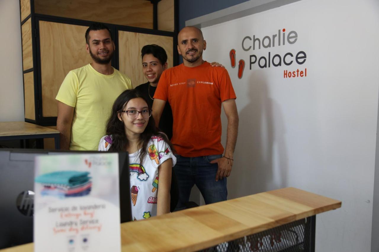 ميديلين Charlie Palace Hostel المظهر الخارجي الصورة